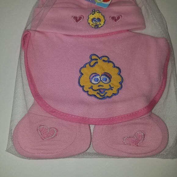 NEW Sesame Street Beginning Gift Set Pink Big Bird Hat Bib Booties Lot Baby Girl - Picture 3 of 6